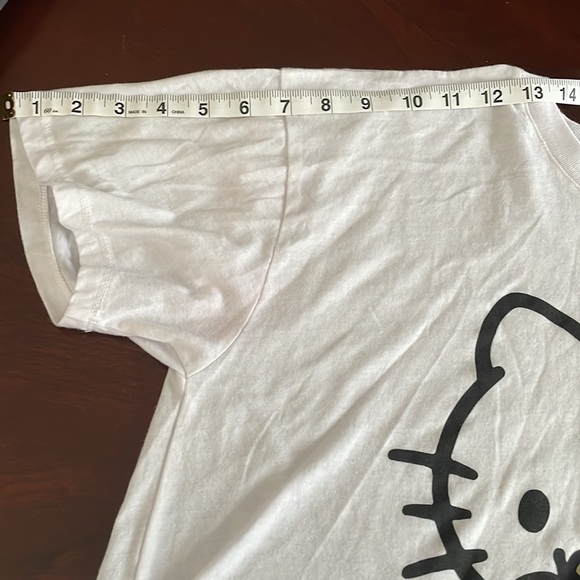 Hello Kitty T-shirt - Picture 2 of 8